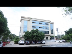 자동차 부품을 깎는 사무실 공간 외부 환경